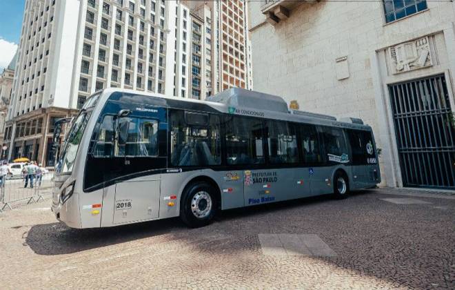 São Paulo apresenta três ônibus elétricos que vão circular na cidade em 2019.